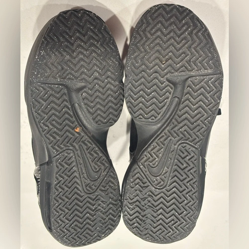 Nike LeBron Witness 7 Basketball Shoes Black/Anthracite Youth Size 6.5